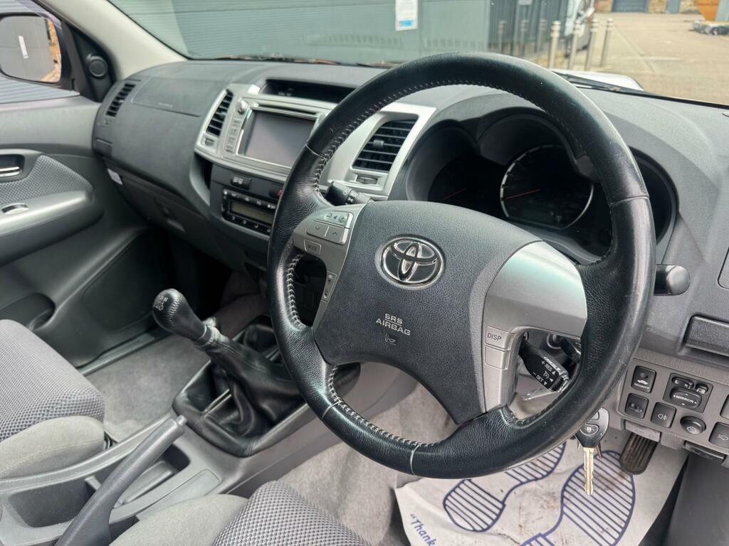 Toyota HILUX 3.0 D-4d Invincible Pickup Double Cab M Black #25