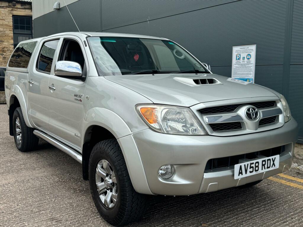 Toyota HILUX Invincible Silver
