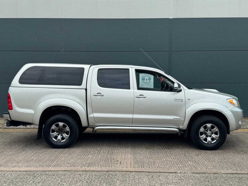 Toyota HILUX Invincible Silver #2