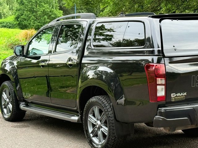 Isuzu D-Max Blade Red #40