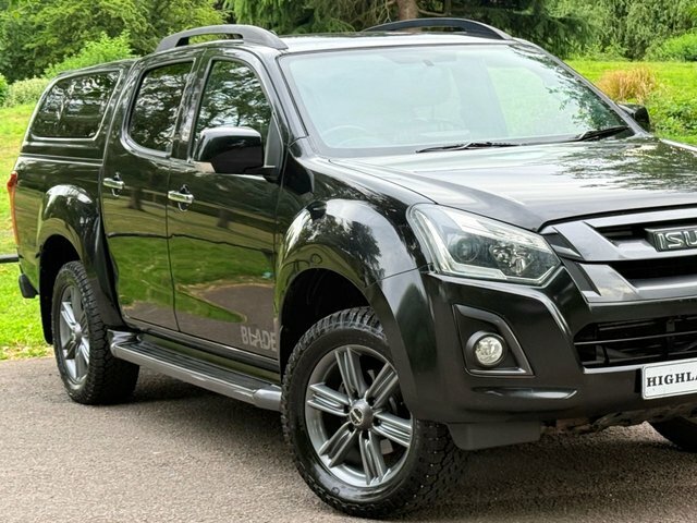 Isuzu D-Max Blade Red #37