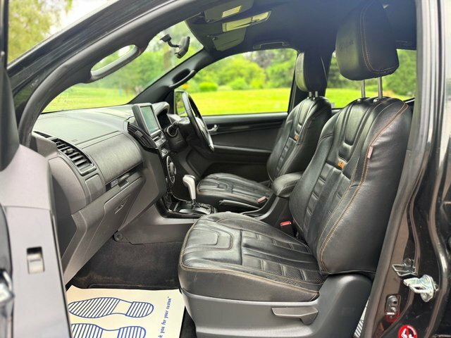 Isuzu D-Max Blade Red #17