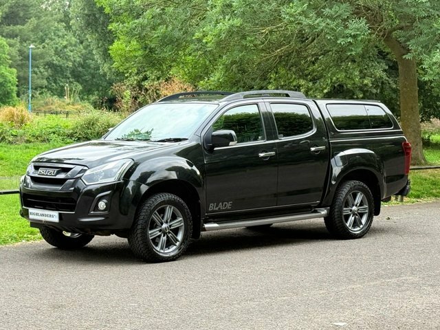 Isuzu D-Max Blade Red #36