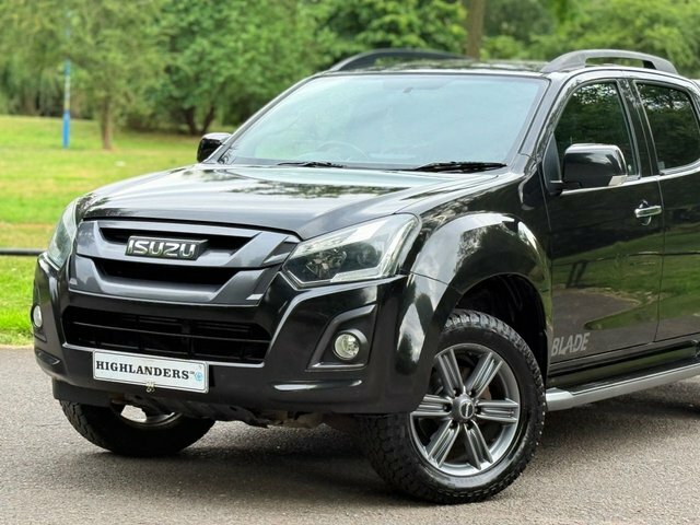 Isuzu D-Max Blade Red #38