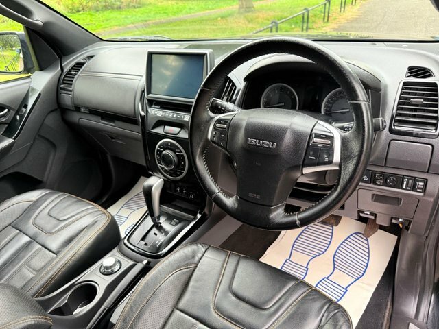 Isuzu D-Max Blade Red #20