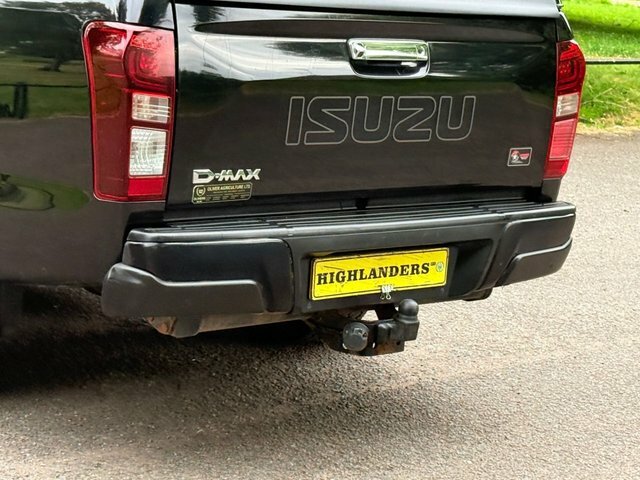 Isuzu D-Max Blade Red #47