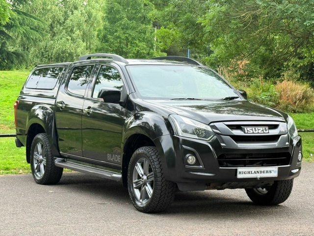 Isuzu D-Max Blade Red #34