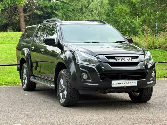 Isuzu D-Max Blade Red #12