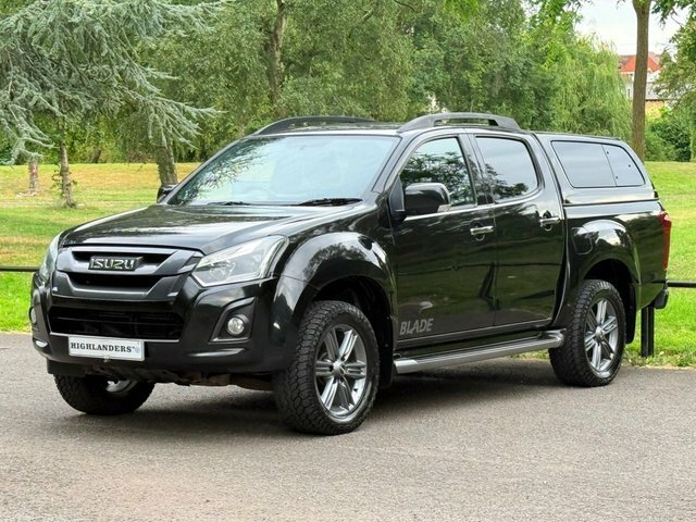 Isuzu D-Max Blade Red #21