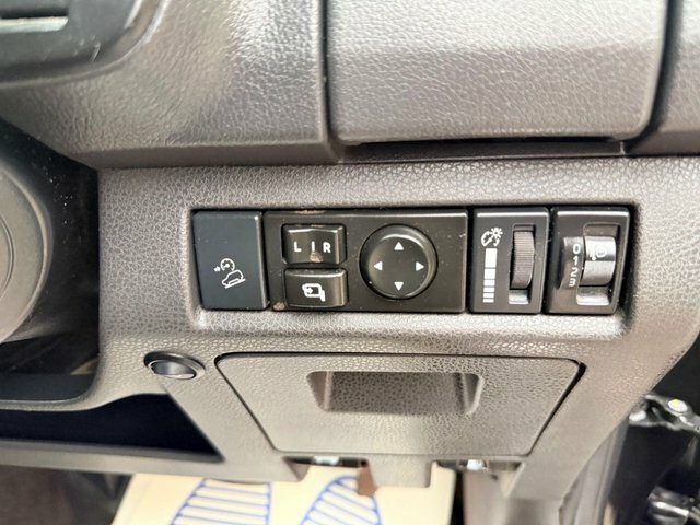 Isuzu D-Max Blade Red #35