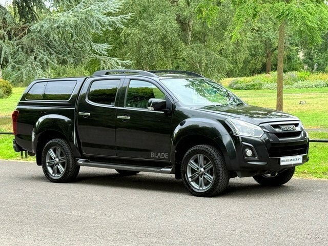 Isuzu D-Max Blade Red #29
