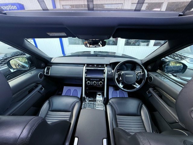 Land Rover Discovery 2019 3.0 Sd V6 Hse Black Pack Open Pan Roof Digita Blue #4
