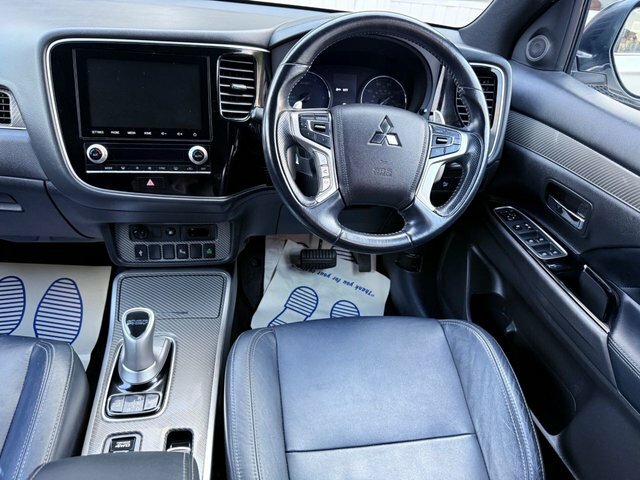 Mitsubishi Outlander Hybrid #8