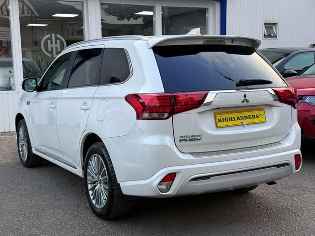 Mitsubishi Outlander 2020 2.4H Twinmotor 13.8Kwh Dynamic Camera Heated White #2