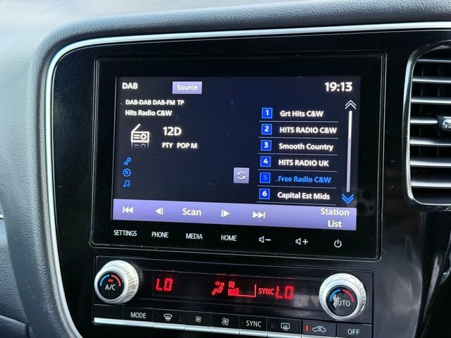 Mitsubishi Outlander Hybrid #10