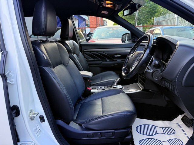 Mitsubishi Outlander 2020 2.4H Twinmotor 13.8Kwh Dynamic Camera Heated White #6