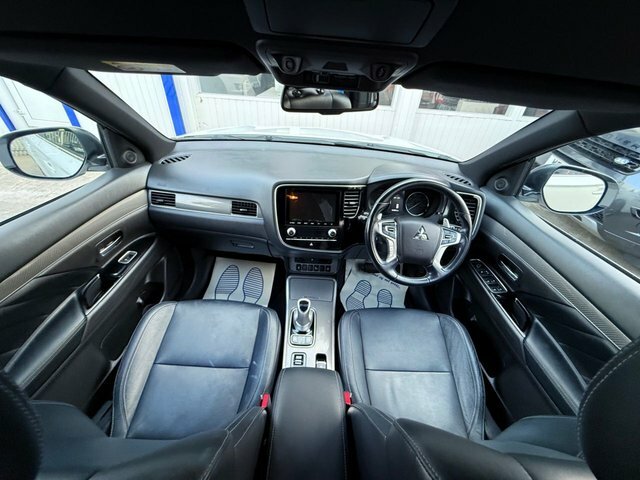 Mitsubishi Outlander 2020 2.4H Twinmotor 13.8Kwh Dynamic Camera Heated White #5