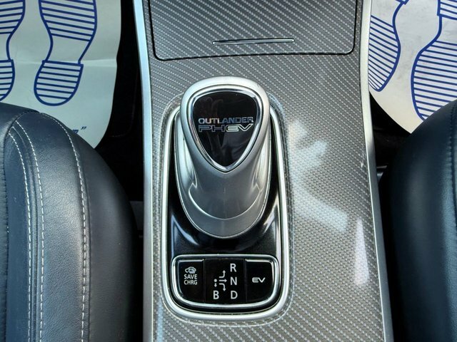 Mitsubishi Outlander Hybrid #32