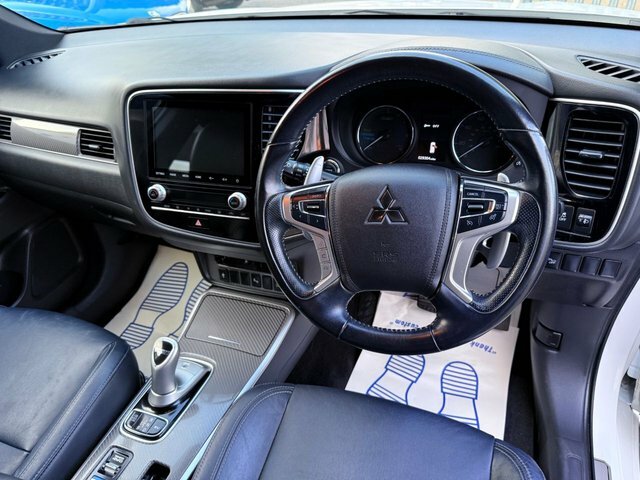 Mitsubishi Outlander Hybrid #33