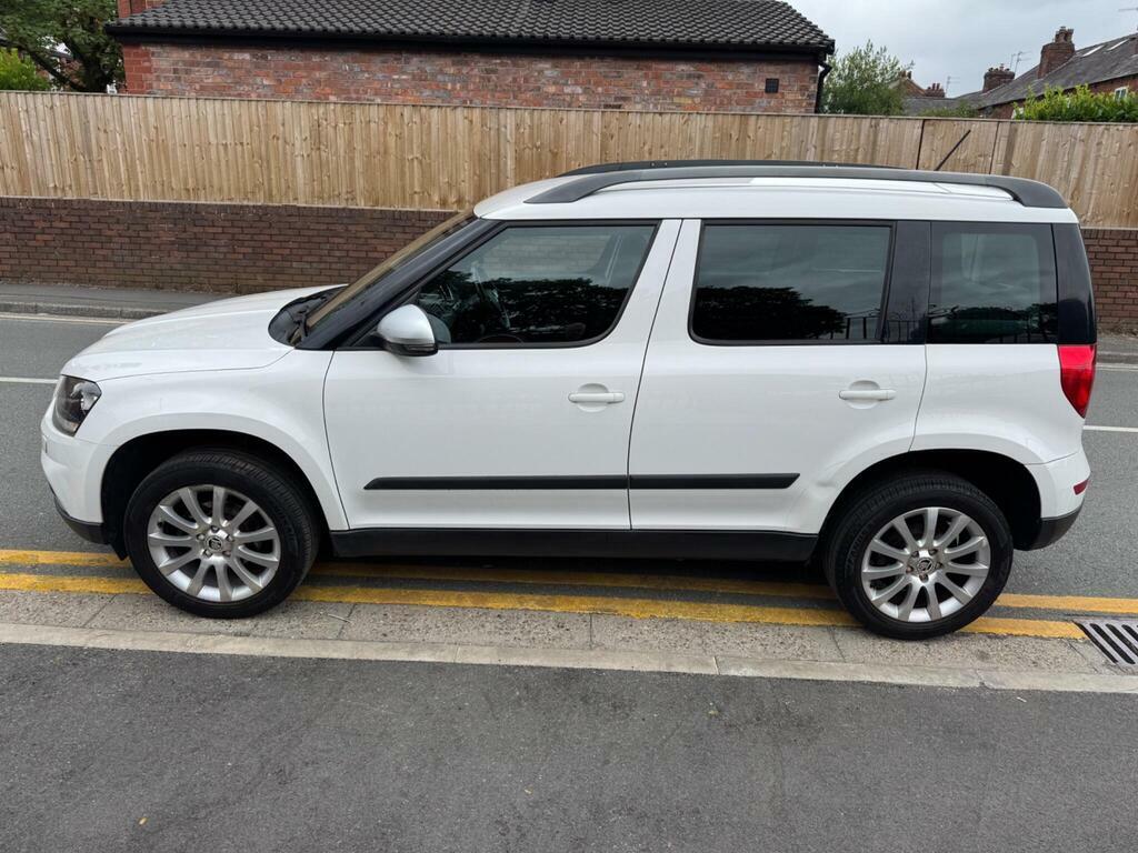 Skoda Yeti 1.2 Tsi Se Outdoor Euro 6 S S White #3