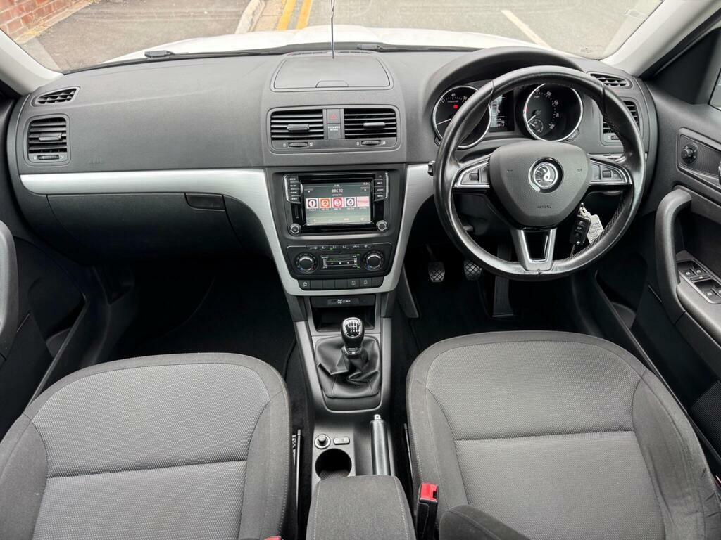 Skoda Yeti 1.2 Tsi Se Outdoor Euro 6 S S White #6