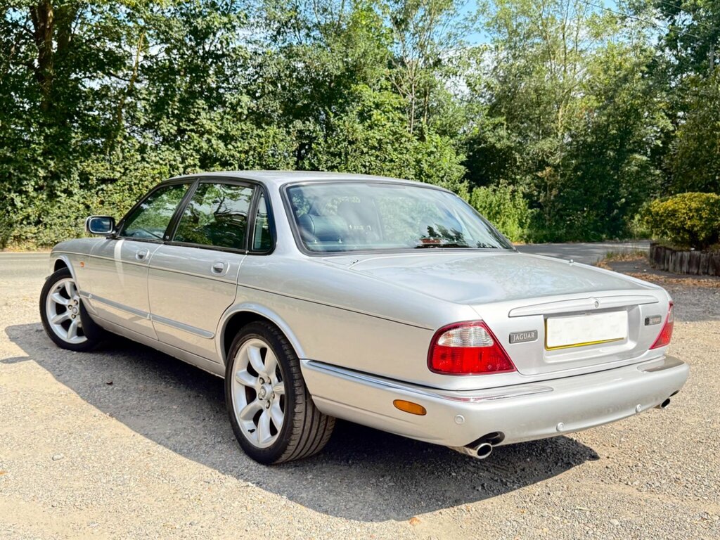 Jaguar XJ 8 Executive Red #19