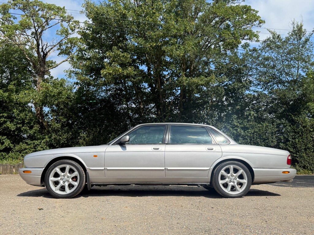 Jaguar XJ 8 Executive Red #25