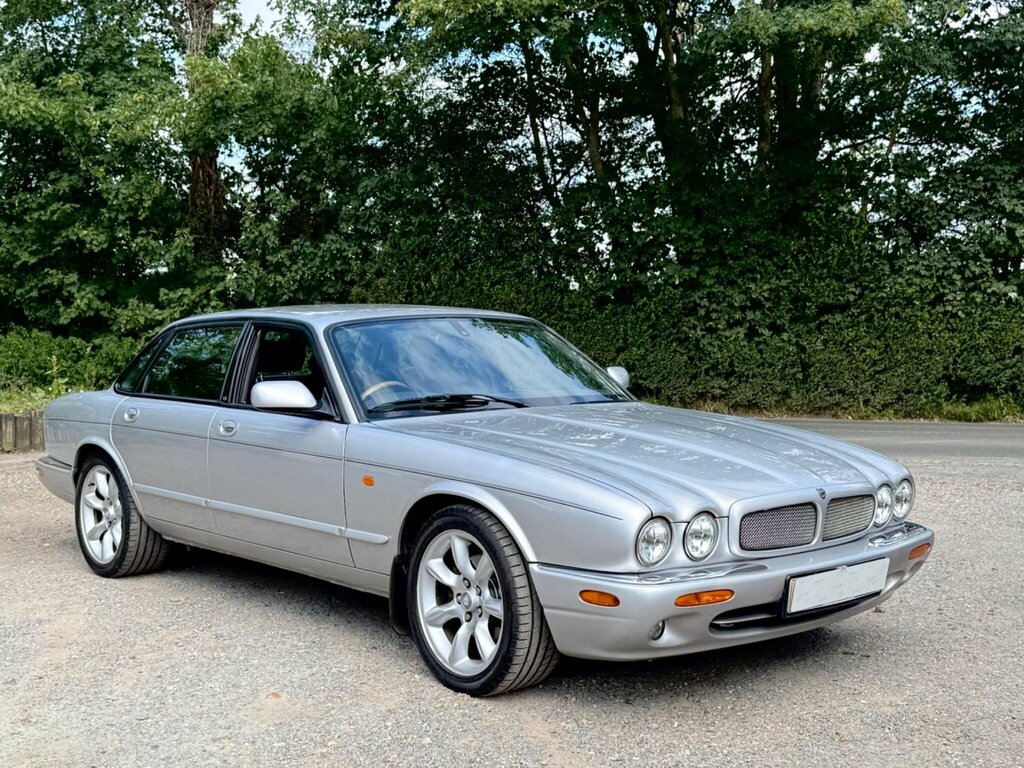 Jaguar XJ 8 Executive Red #5