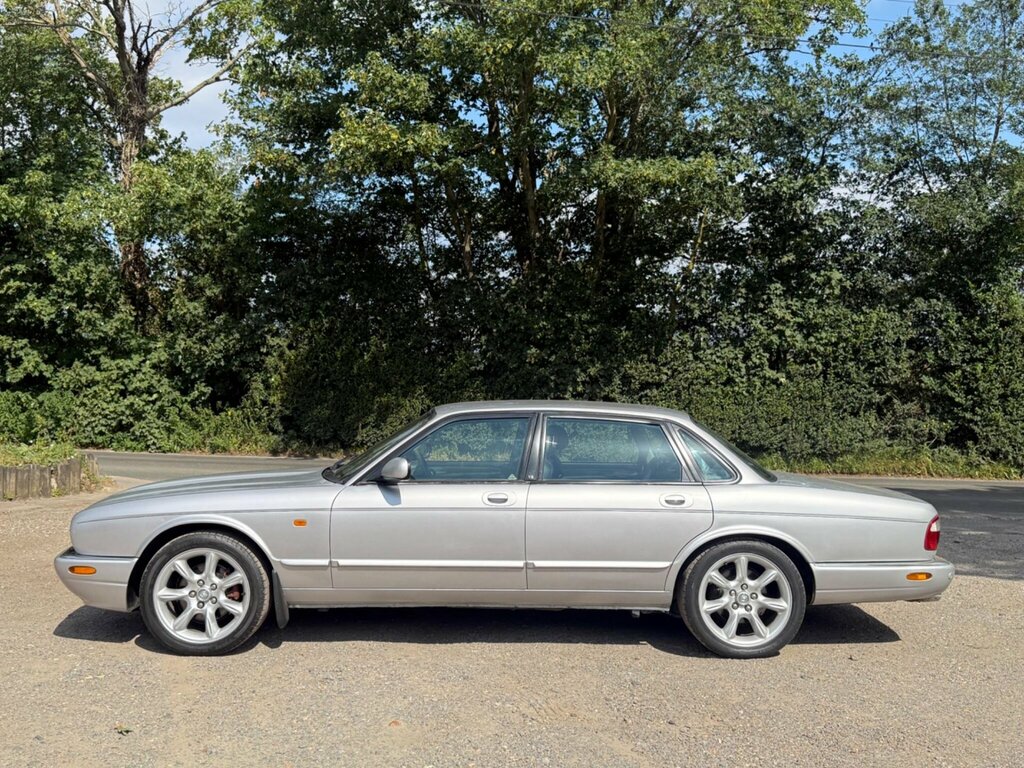 Jaguar XJ 8 Executive Red #22