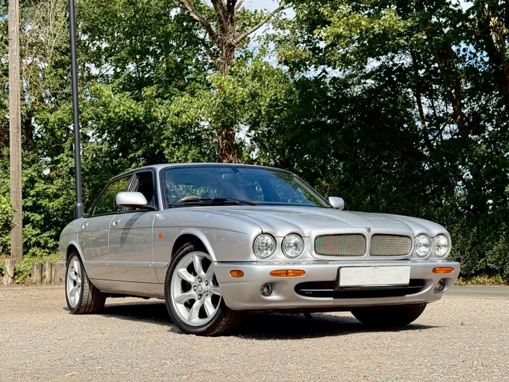 Jaguar XJ 8 Executive Red #3