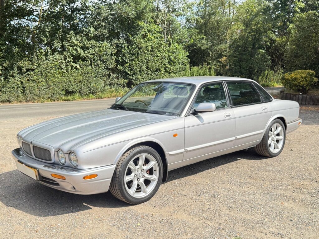 Jaguar XJ 8 Executive Red #30