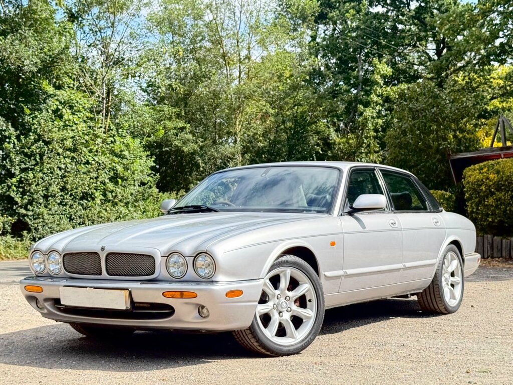Jaguar XJ 8 Executive Red #32