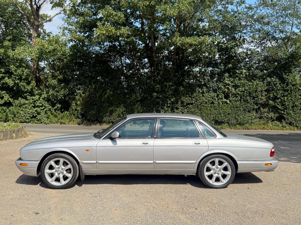 Jaguar XJ 8 Executive Red #23