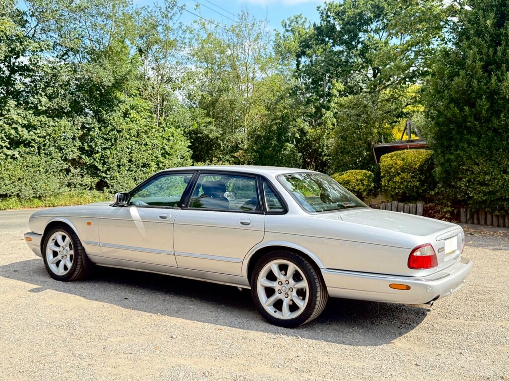 Jaguar XJ 8 Executive Red #20