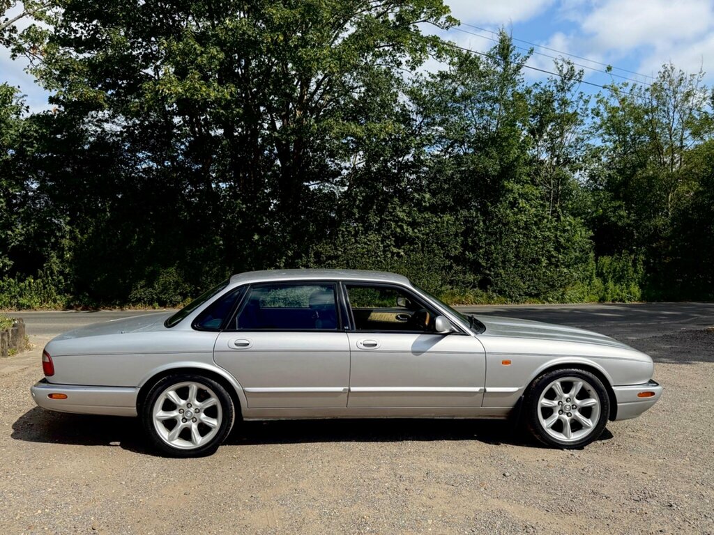 Jaguar XJ 8 Executive Red #10