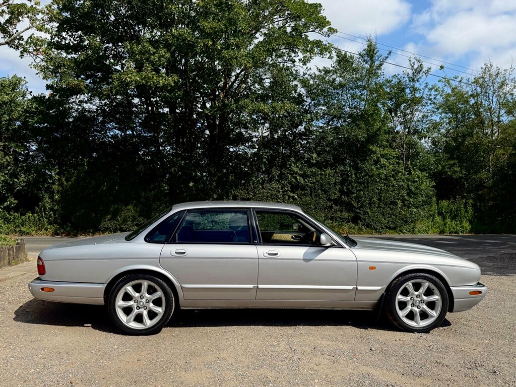 Jaguar XJ 8 Executive Red #9