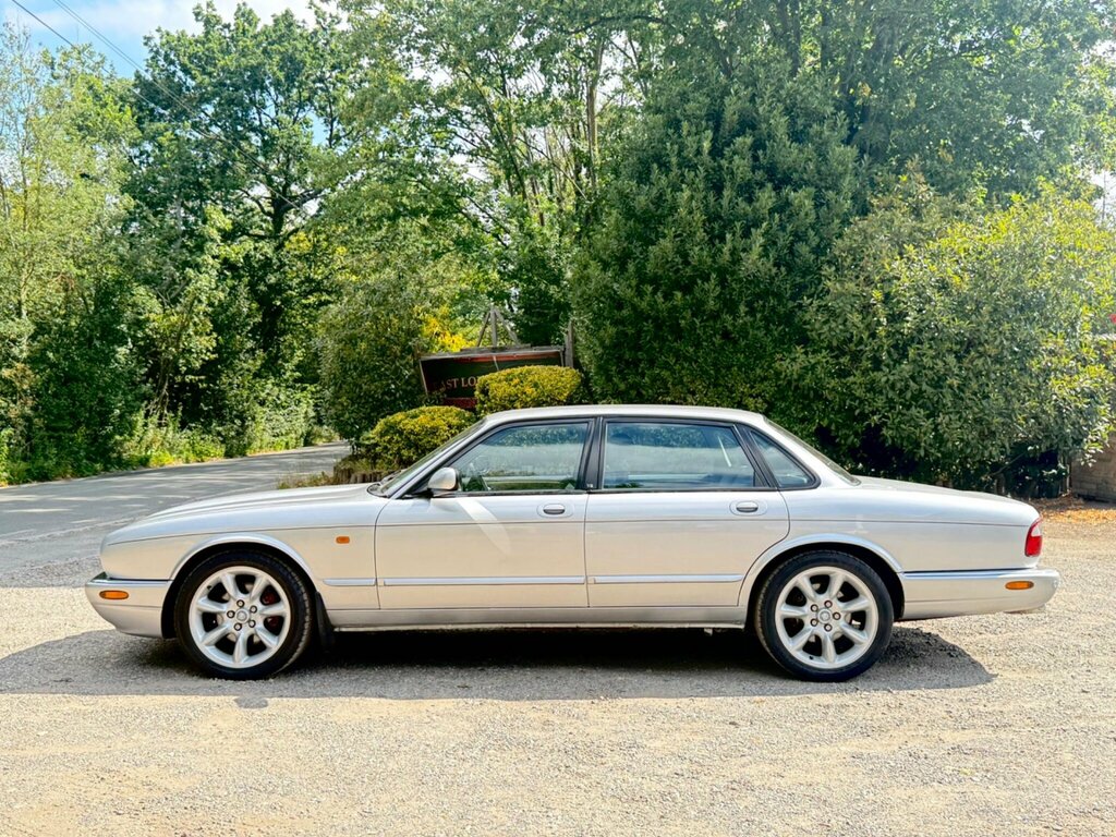 Jaguar XJ 8 Executive Red #21
