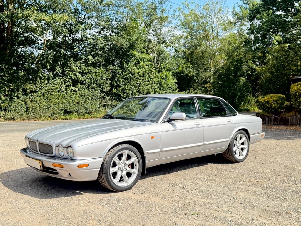 Jaguar XJ 8 Executive Red #28
