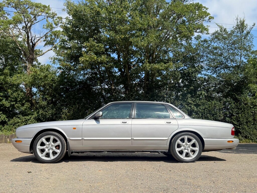 Jaguar XJ 8 Executive Red #24