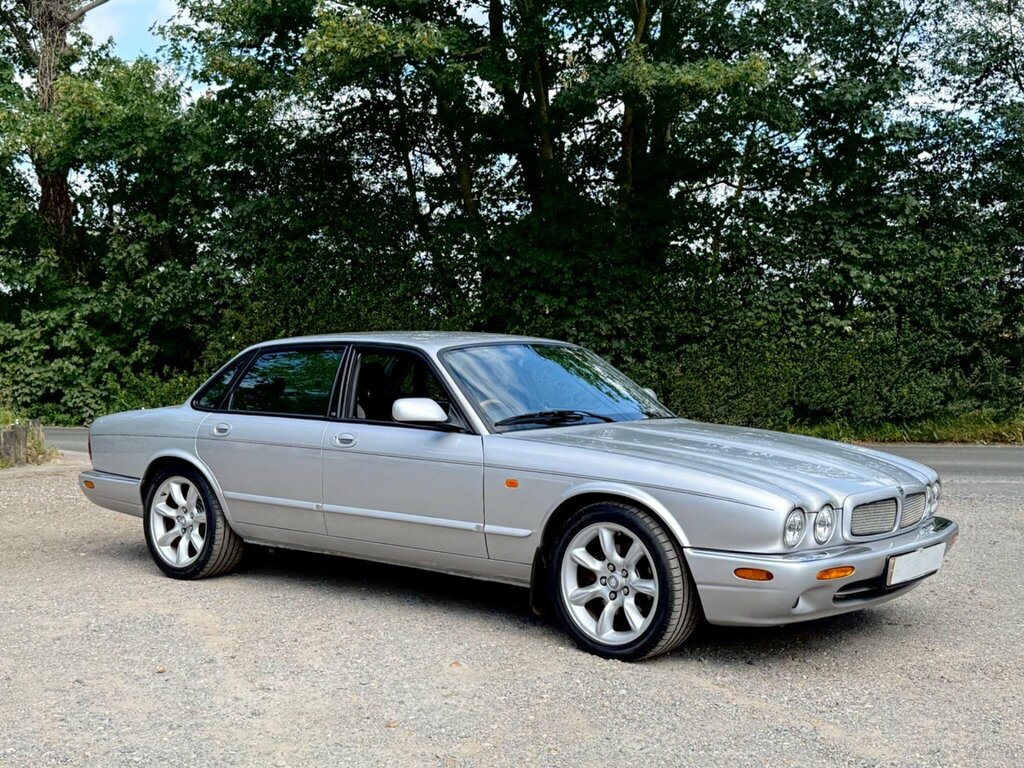 Jaguar XJ 8 Executive Red #6