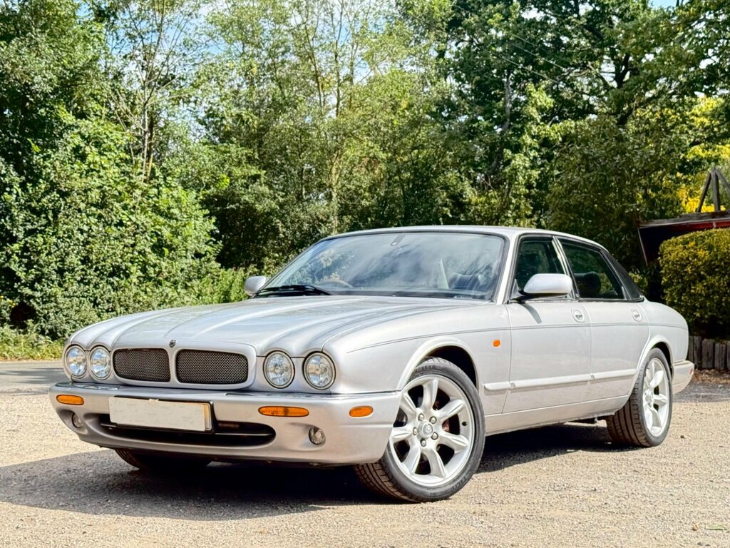 Jaguar XJ 8 Executive Red #33