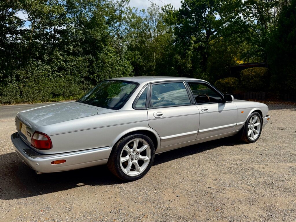 Jaguar XJ 8 Executive Red #12