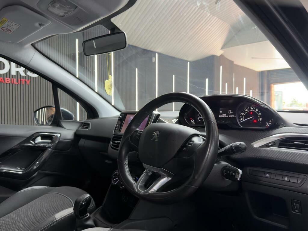 Peugeot 208 1.2 Puretech Xs White 82 Bhp Orange #9