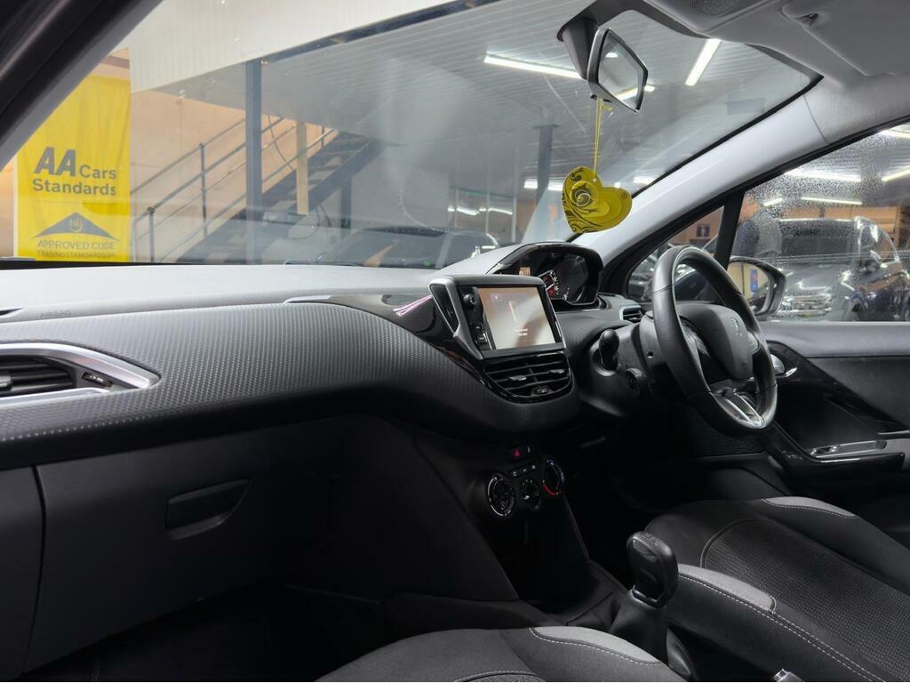 Peugeot 208 1.2 Puretech Xs White 82 Bhp Orange #17