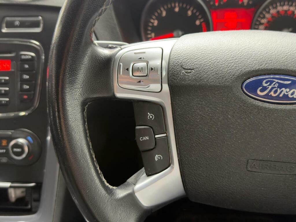 Ford Mondeo Hatchback Silver #20