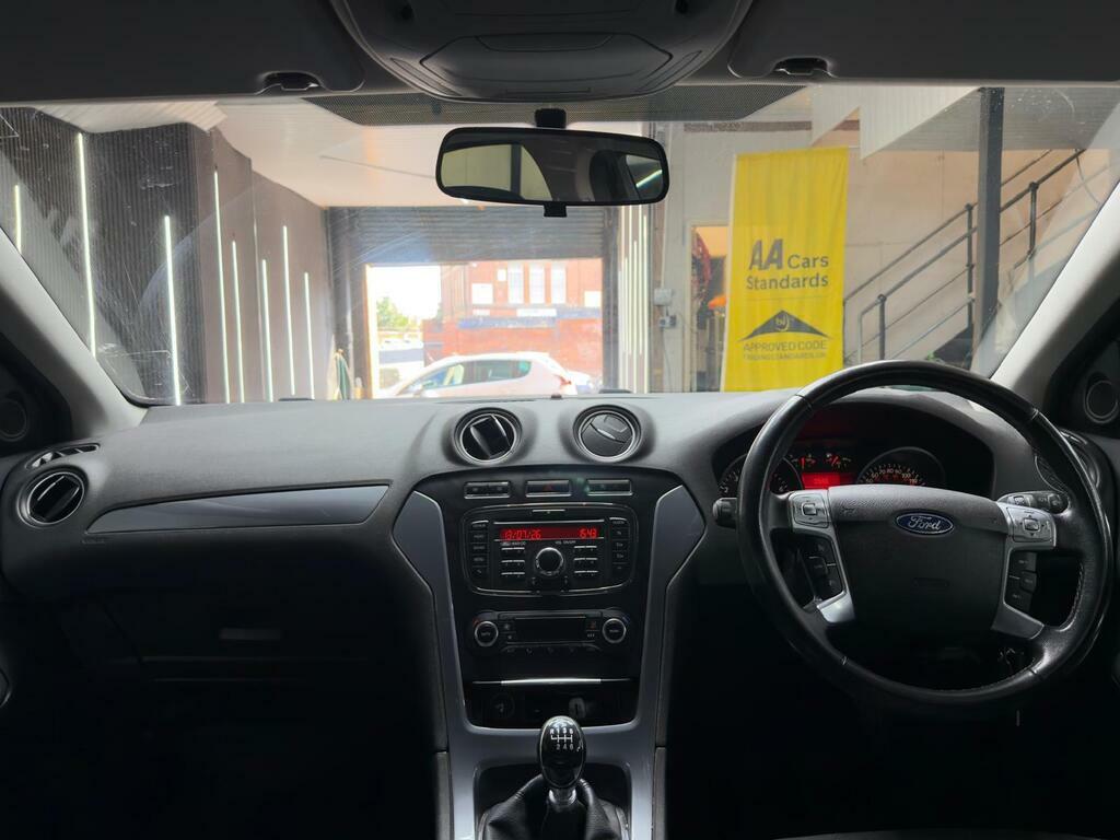 Ford Mondeo Hatchback Silver #19