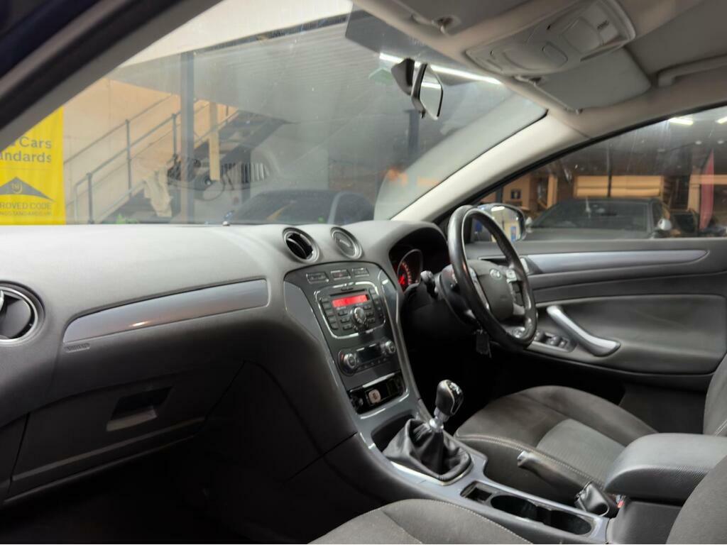 Ford Mondeo Hatchback Silver #17