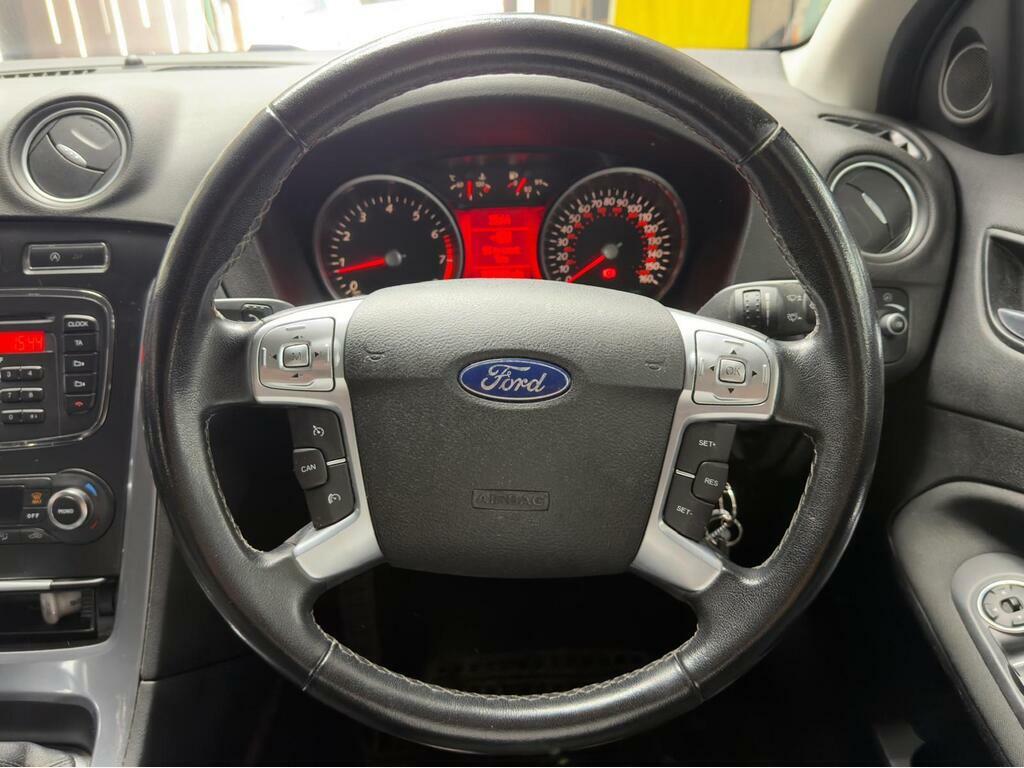 Ford Mondeo Hatchback Silver #10