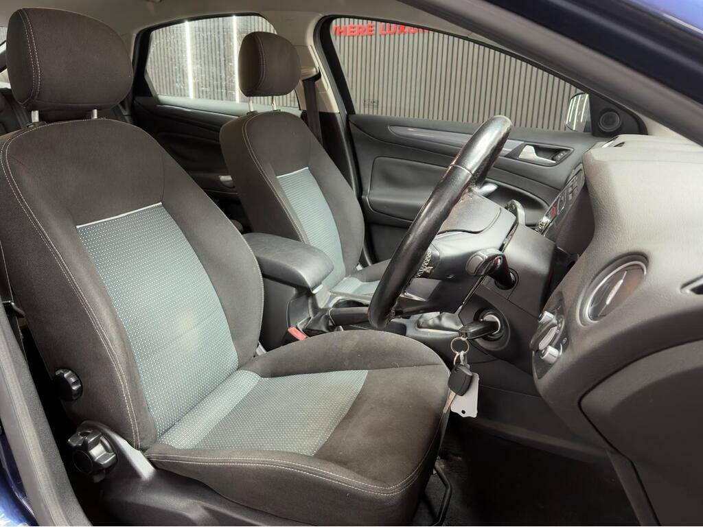 Ford Mondeo Hatchback Silver #12