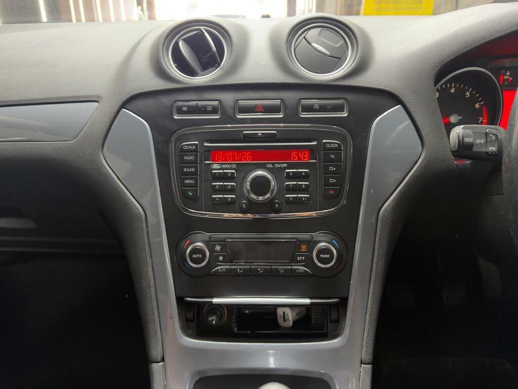 Ford Mondeo Hatchback Silver #13